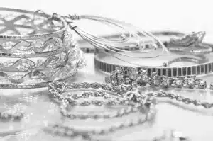 ترفندهای ساده برای تشخیص طلا سفید از نقره