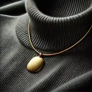 گردنبند مناسب لباس یقه اسکی 